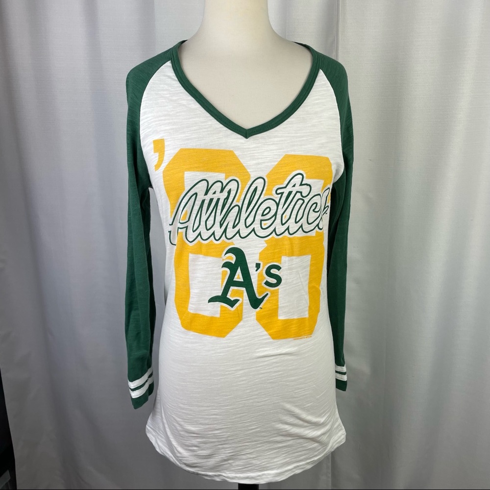 Campus Lifestyle Genuine Merchandise Oakland A’s Long Sleeve V-neck Tee M